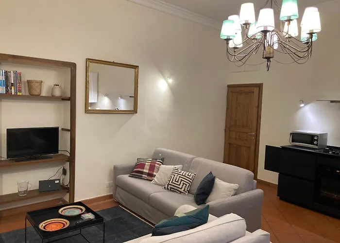 Ponte Vecchio Flat With Elevator *