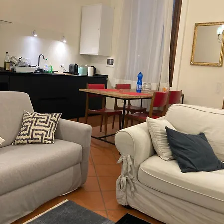 Ponte Vecchio Flat With Elevator דירה פירנצה